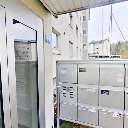 Apartment Basic 2br With Sofa Bed In Seebach Zurich